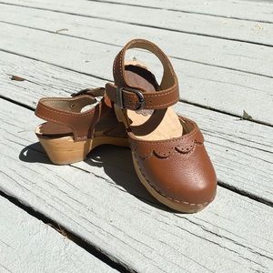 Size 28 hanna andersson clogs